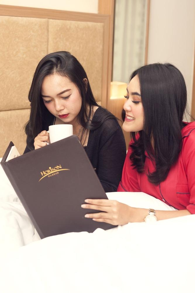 Horison Ciledug Jakarta Exterior photo