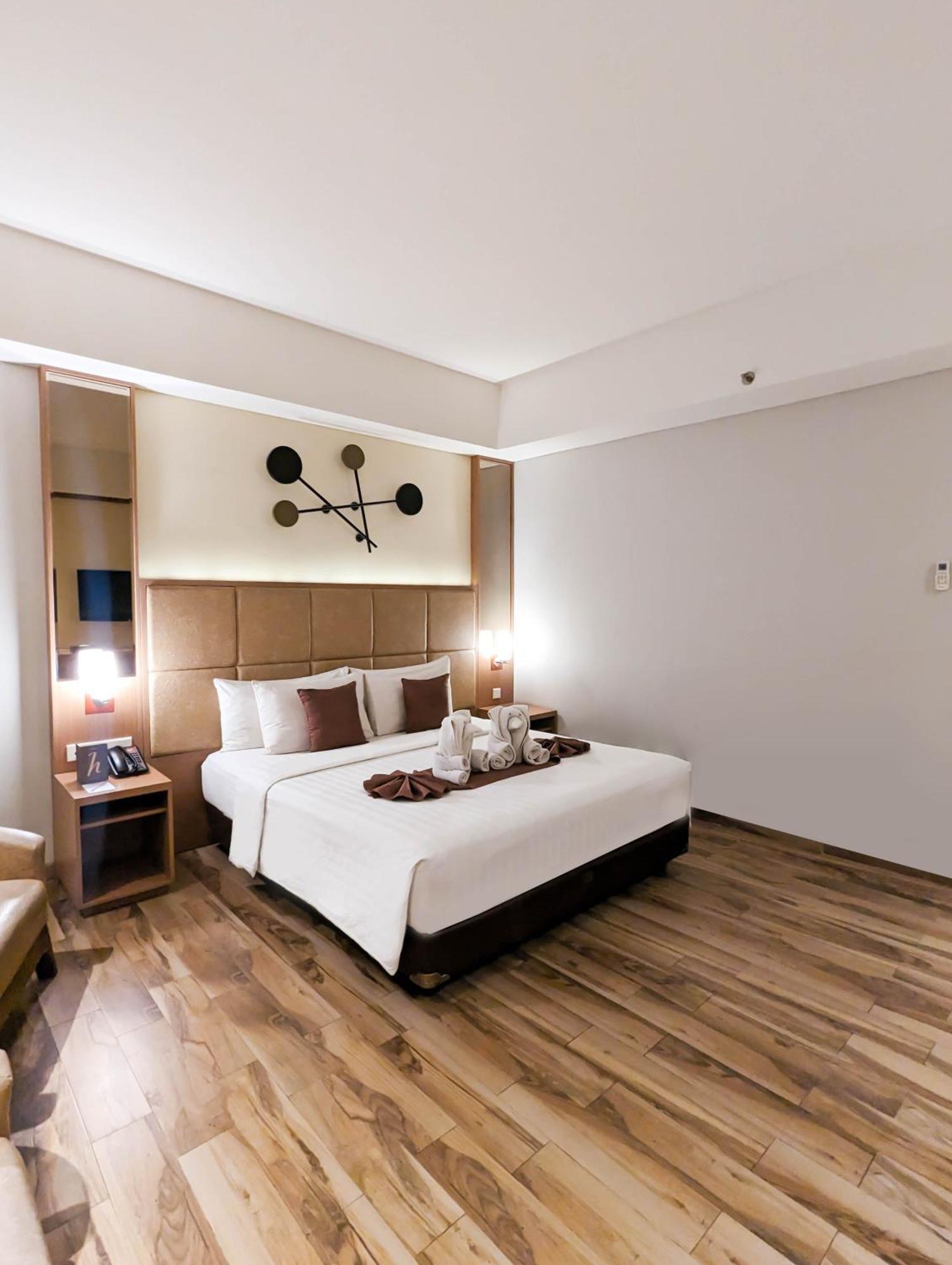 Horison Ciledug Jakarta Exterior photo